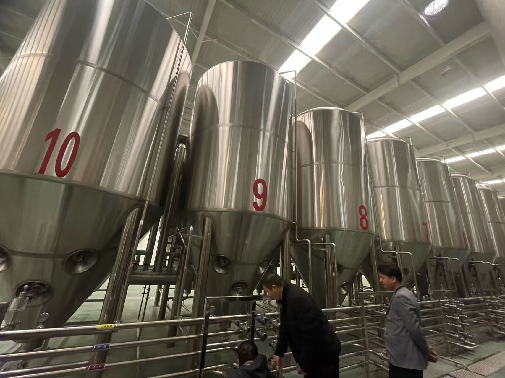 简阳精酿啤酒设备厂—平面布置、设备设计、制造、调试、培训等一条龙服务